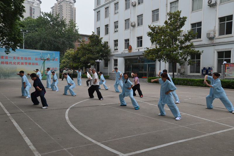 聘請陳式太極拳知名教練教學，開展太極拳興趣小組活動。
