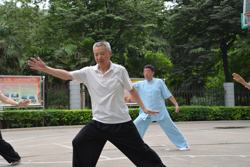 聘請陳式太極拳知名教練教學，開展太極拳興趣小組活動。