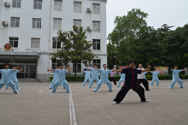 聘請陳式太極拳知名教練教學，開展太極拳興趣小組活動。
