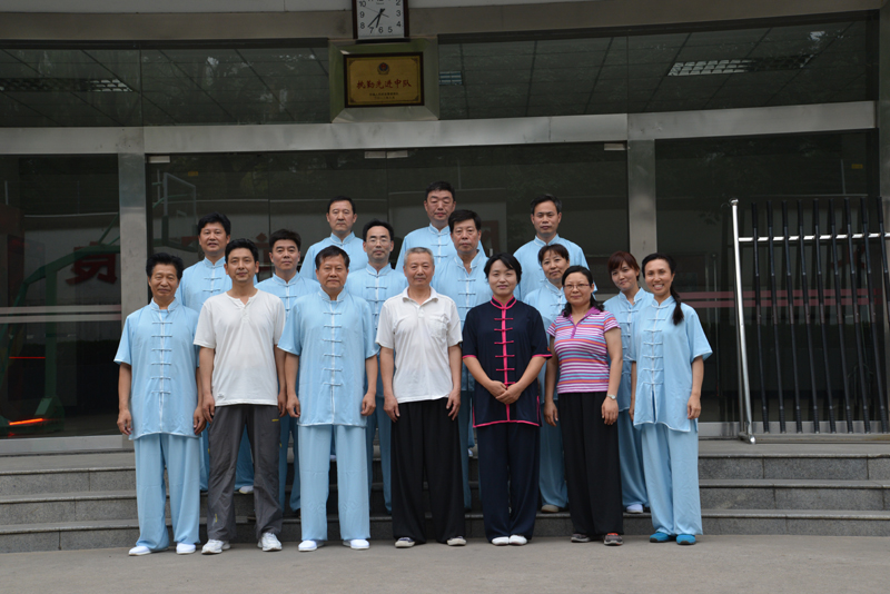 聘請陳式太極拳知名教練教學，開展太極拳興趣小組活動。