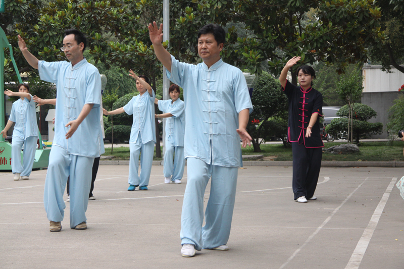 聘請陳式太極拳知名教練教學，開展太極拳興趣小組活動。